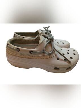 CROCS Islander Pit Crew Boat Shoes Women's Size 7 Beige Leather Top Lace Up